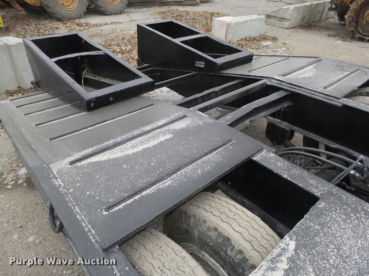 image for item L4196 1975 Domor TLA16T2 equipment trailer