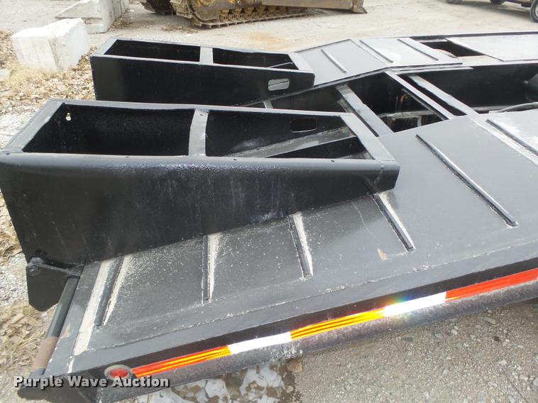 image for item L4196 1975 Domor TLA16T2 equipment trailer