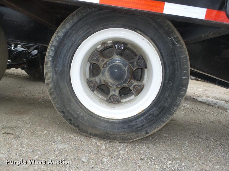 image for item L4196 1975 Domor TLA16T2 equipment trailer