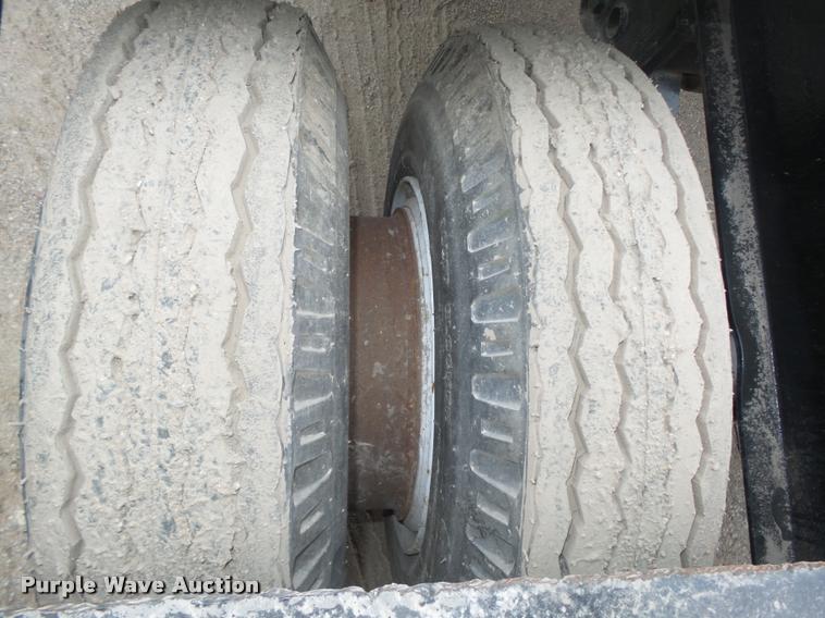 image for item L4196 1975 Domor TLA16T2 equipment trailer