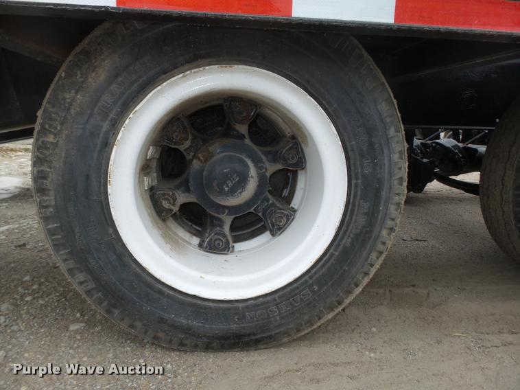 image for item L4196 1975 Domor TLA16T2 equipment trailer