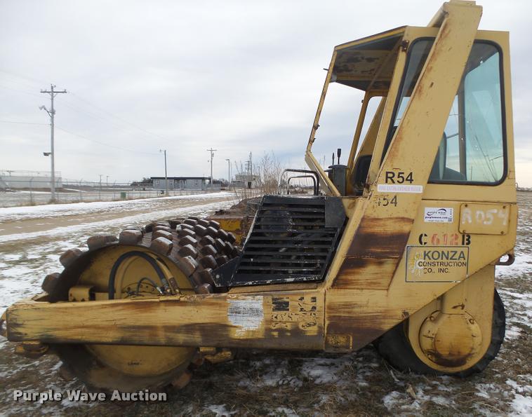 image for item L4210 2001 Hyster 612 single drum roller