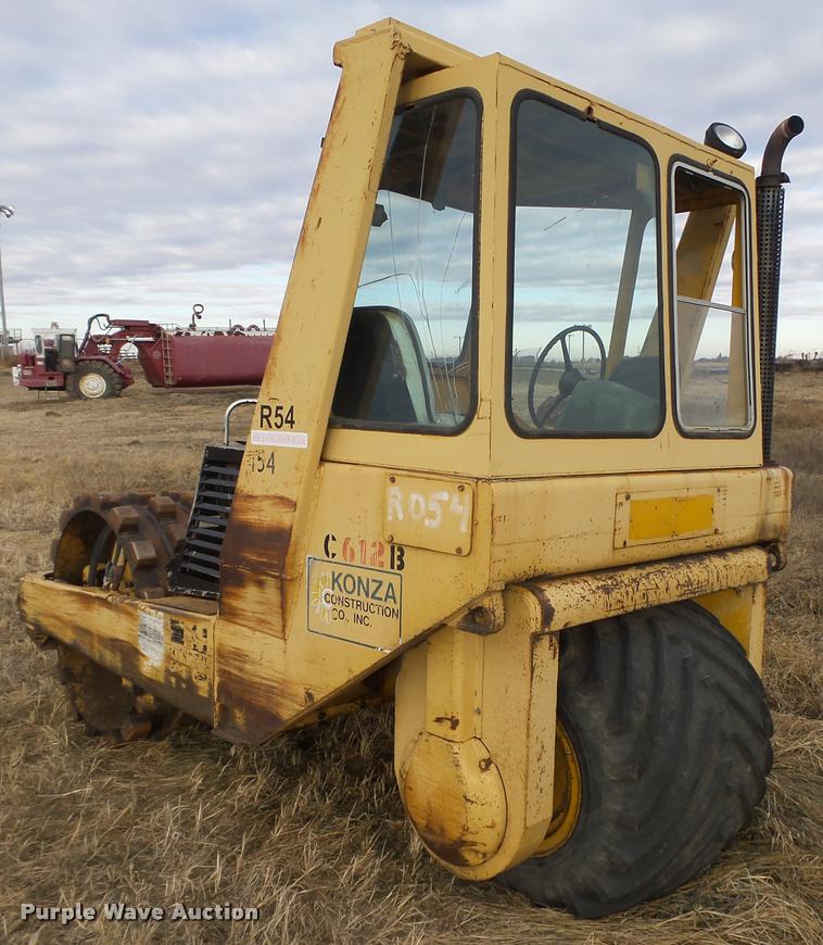 image for item L4210 2001 Hyster 612 single drum roller