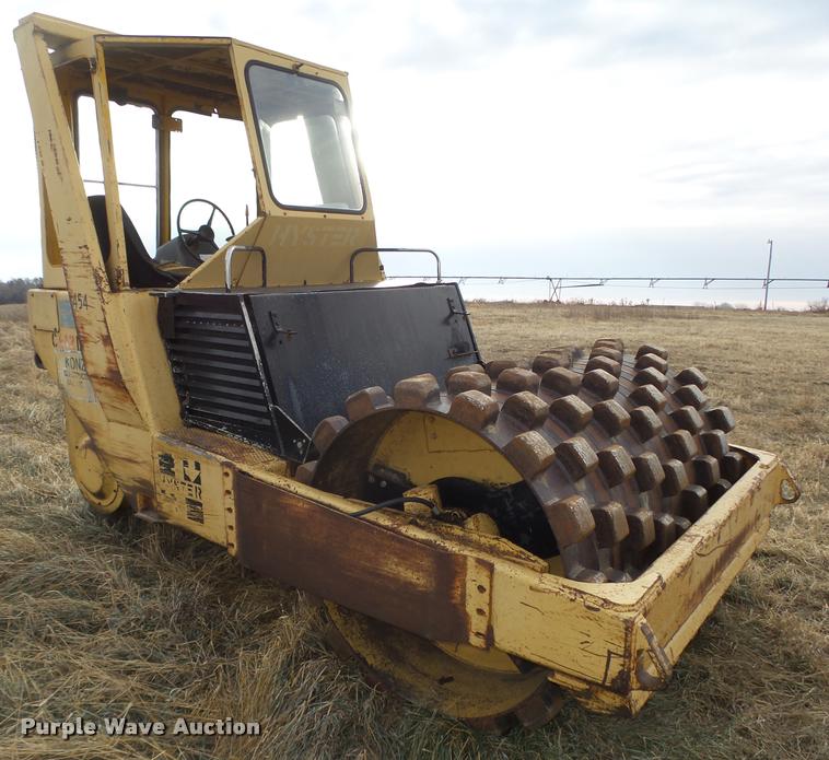 image for item L4210 2001 Hyster 612 single drum roller