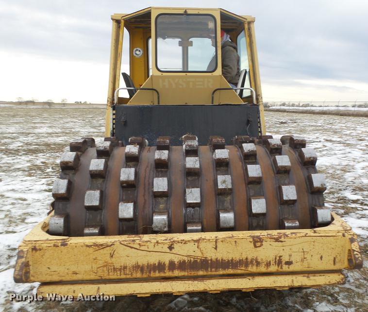 image for item L4210 2001 Hyster 612 single drum roller