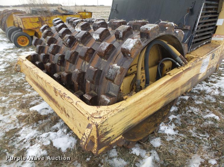 image for item L4210 2001 Hyster 612 single drum roller