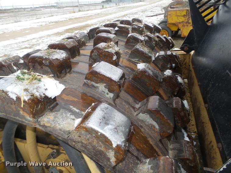 image for item L4210 2001 Hyster 612 single drum roller