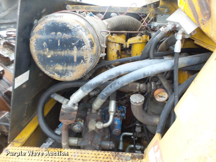 image for item L4210 2001 Hyster 612 single drum roller