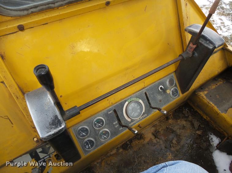 image for item L4210 2001 Hyster 612 single drum roller