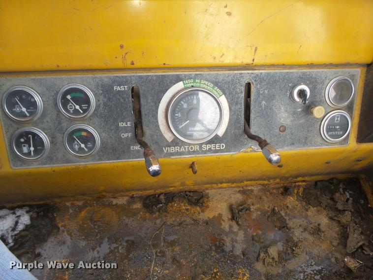 image for item L4210 2001 Hyster 612 single drum roller