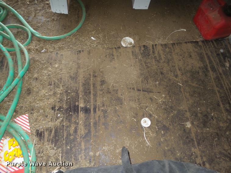 image for item L4217 1984 Jindo storage container