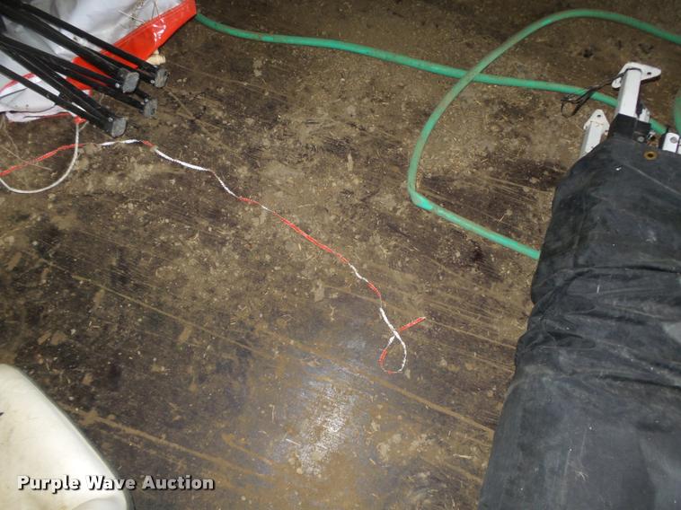 image for item L4217 1984 Jindo storage container