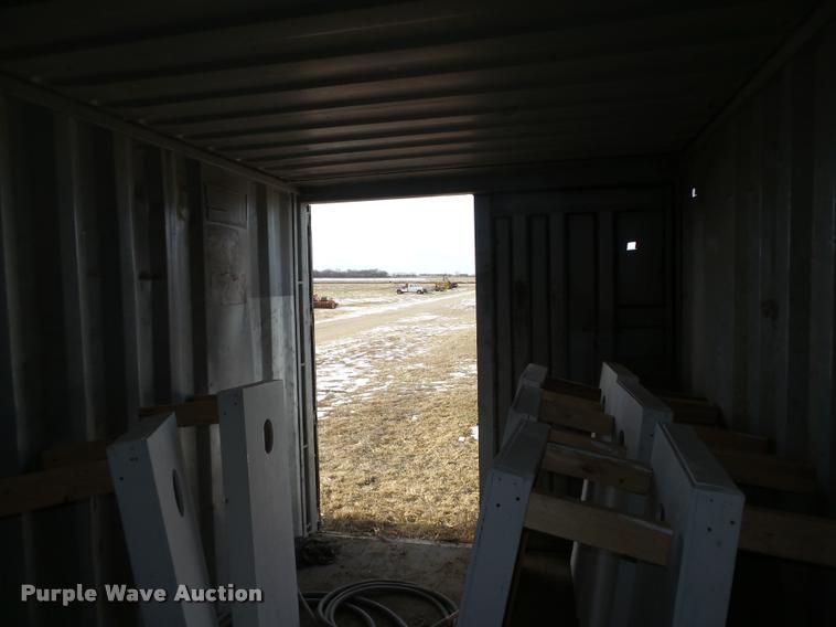 image for item L4217 1984 Jindo storage container