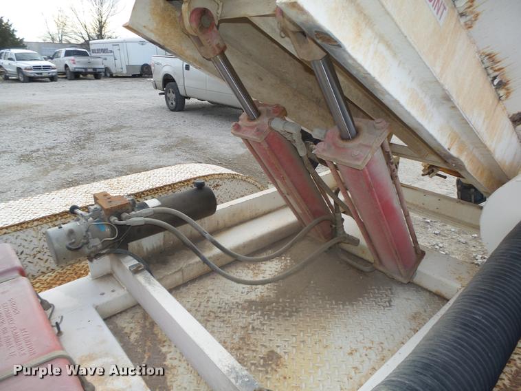 image for item L4225 2000 Vactor PV500DHO vacuum system