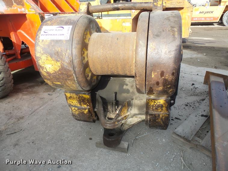 image for item L4232 Caterpillar winch