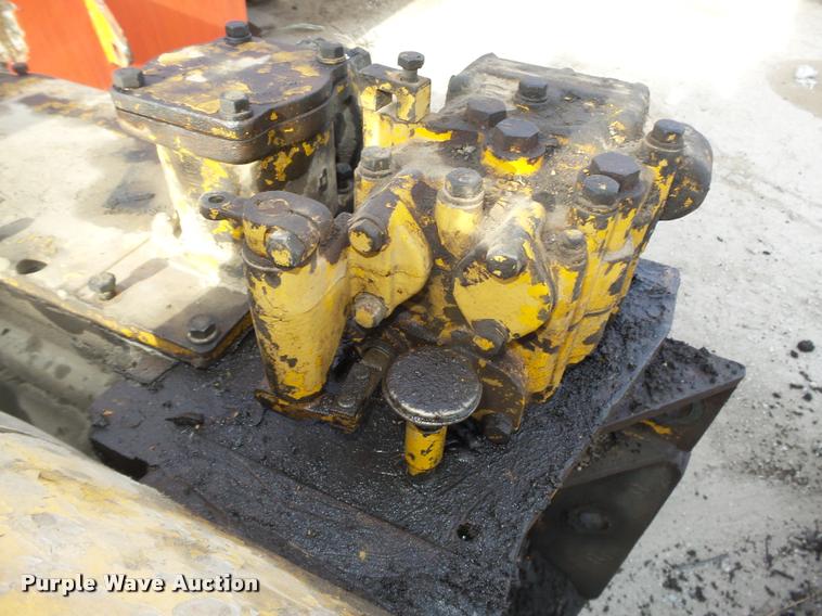 image for item L4232 Caterpillar winch