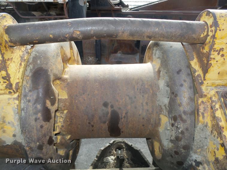 image for item L4232 Caterpillar winch