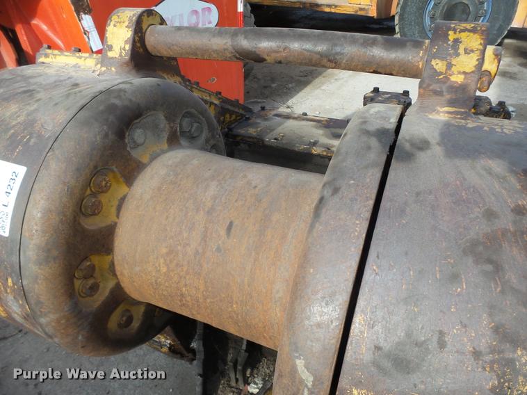 image for item L4232 Caterpillar winch