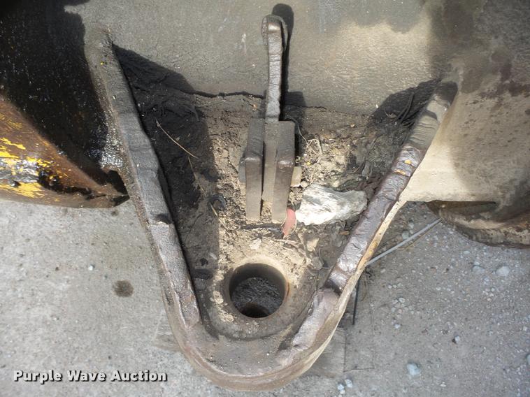 image for item L4232 Caterpillar winch