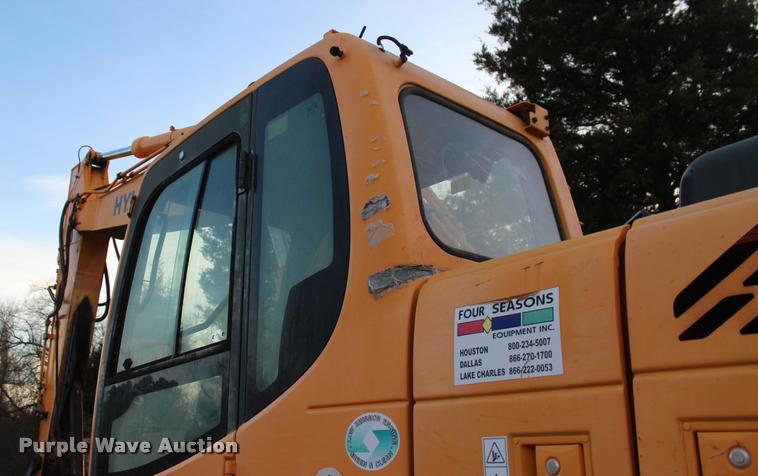 image for item L4943 2011 Hyundai Robex 210LC-9 excavator