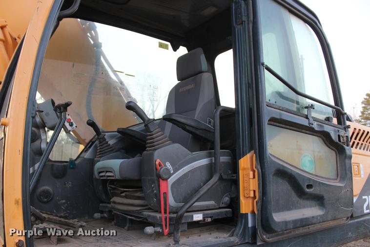 image for item L4943 2011 Hyundai Robex 210LC-9 excavator