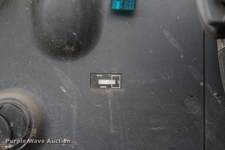 image for item L4943 2011 Hyundai Robex 210LC-9 excavator
