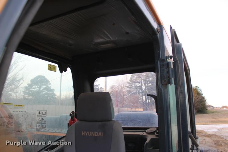 image for item L4943 2011 Hyundai Robex 210LC-9 excavator