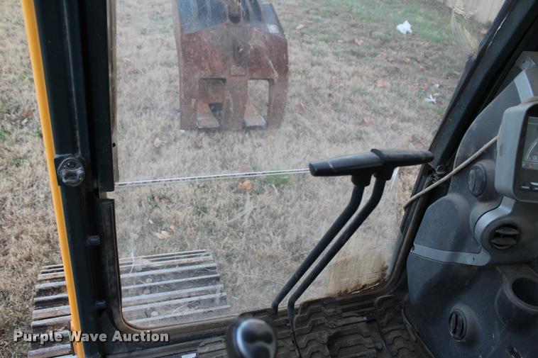 image for item L4943 2011 Hyundai Robex 210LC-9 excavator