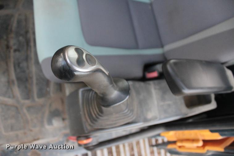 image for item L4943 2011 Hyundai Robex 210LC-9 excavator