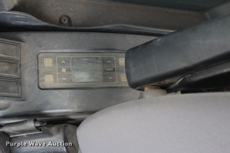 image for item L4943 2011 Hyundai Robex 210LC-9 excavator