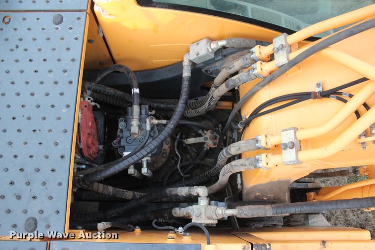 image for item L4943 2011 Hyundai Robex 210LC-9 excavator