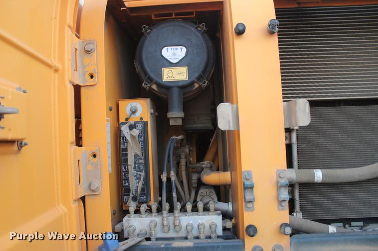 image for item L4943 2011 Hyundai Robex 210LC-9 excavator