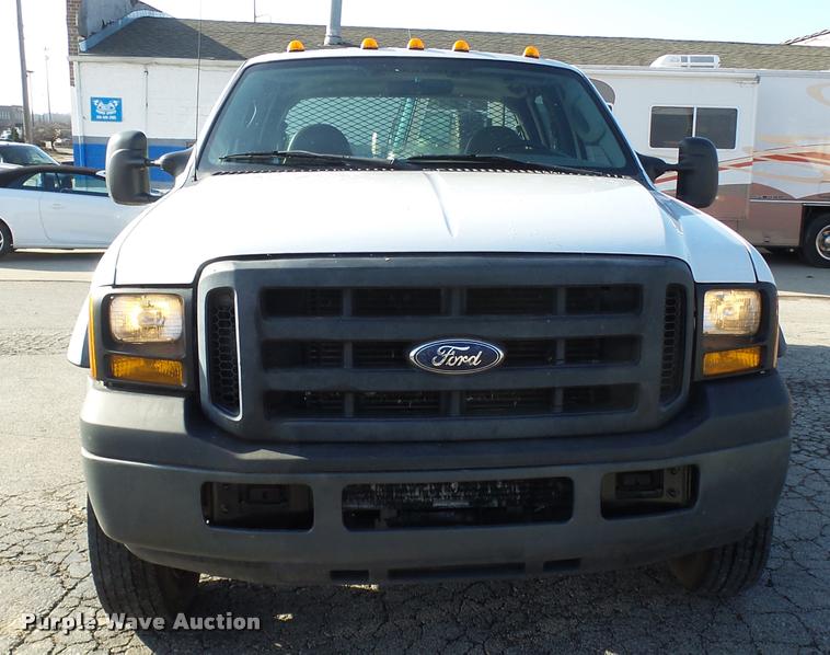 image for item L7193 2006 Ford F550 XL Crew Cab service truck