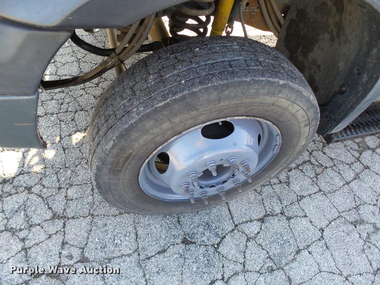 image for item L7193 2006 Ford F550 XL Crew Cab service truck