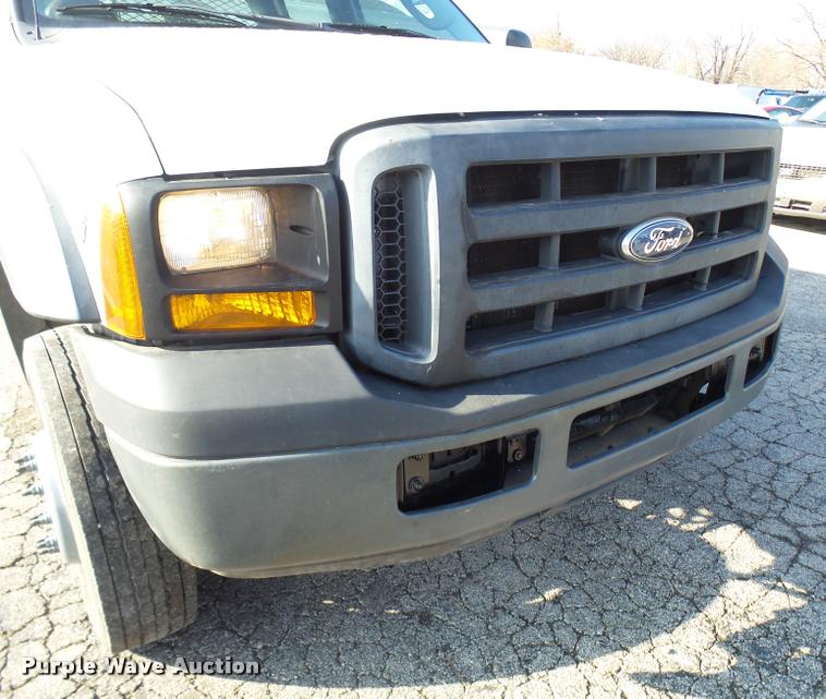 image for item L7193 2006 Ford F550 XL Crew Cab service truck