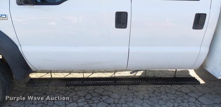 image for item L7193 2006 Ford F550 XL Crew Cab service truck