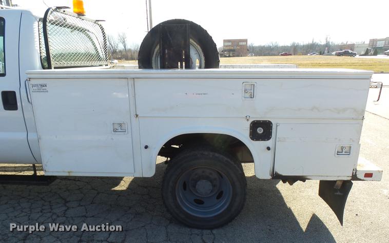 image for item L7193 2006 Ford F550 XL Crew Cab service truck