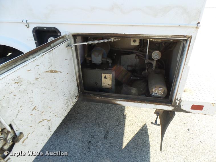 image for item L7193 2006 Ford F550 XL Crew Cab service truck