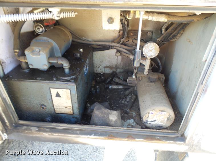 image for item L7193 2006 Ford F550 XL Crew Cab service truck