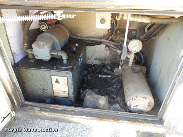 image for item L7193 2006 Ford F550 XL Crew Cab service truck