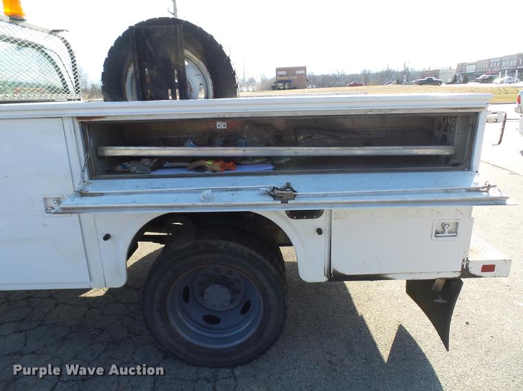 image for item L7193 2006 Ford F550 XL Crew Cab service truck