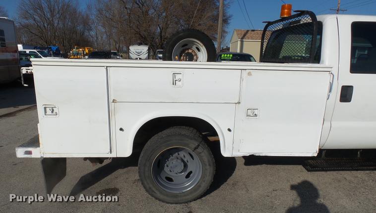 image for item L7193 2006 Ford F550 XL Crew Cab service truck
