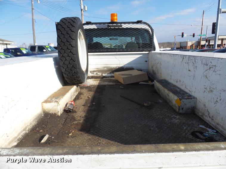 image for item L7193 2006 Ford F550 XL Crew Cab service truck