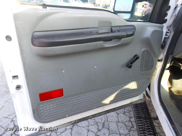 image for item L7193 2006 Ford F550 XL Crew Cab service truck