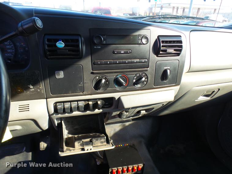 image for item L7193 2006 Ford F550 XL Crew Cab service truck