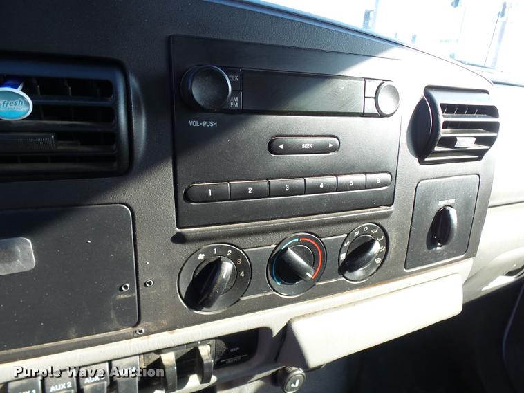 image for item L7193 2006 Ford F550 XL Crew Cab service truck