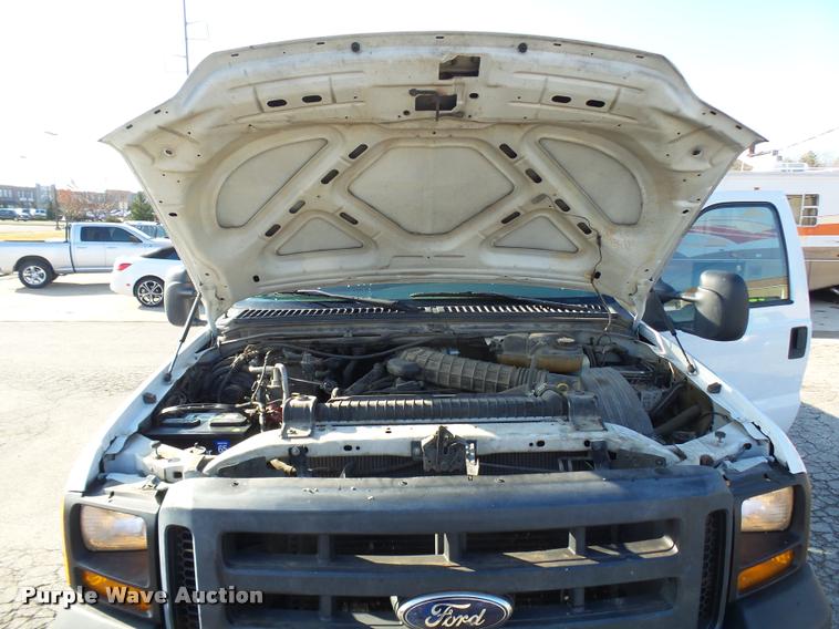 image for item L7193 2006 Ford F550 XL Crew Cab service truck