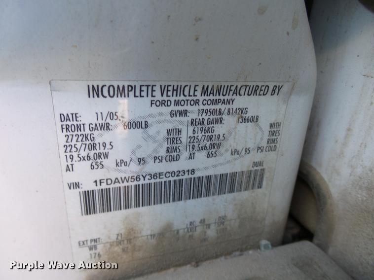 image for item L7193 2006 Ford F550 XL Crew Cab service truck