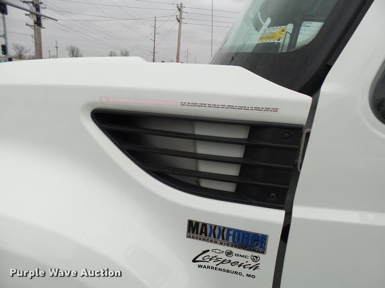 image for item L7202 2012 International TerraStar flatbed truck