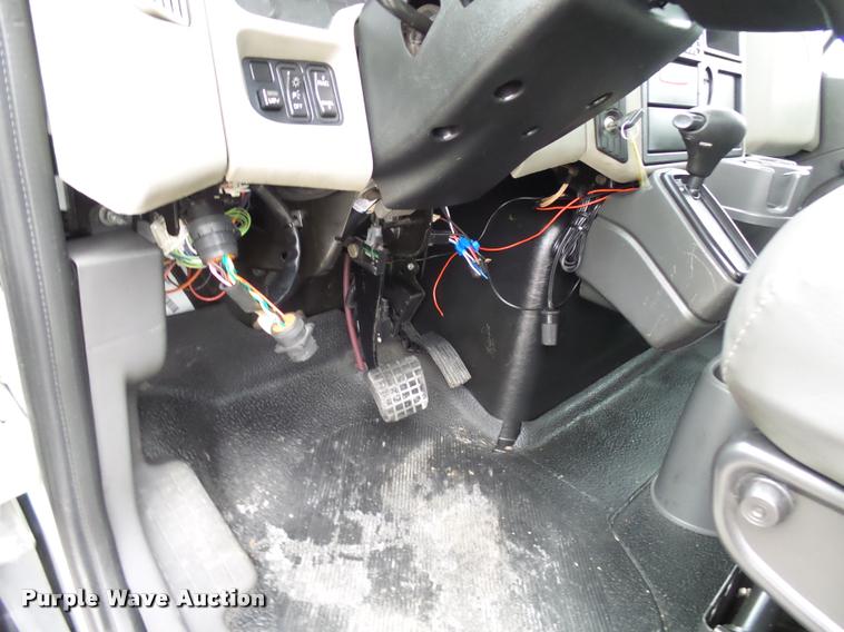 image for item L7202 2012 International TerraStar flatbed truck